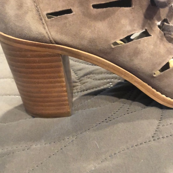 Vince Camuto shoes like new - Picture 6 of 7